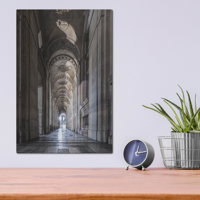 «Paris - Louvre Corridor» par AKG, H 16 po x l 12 po