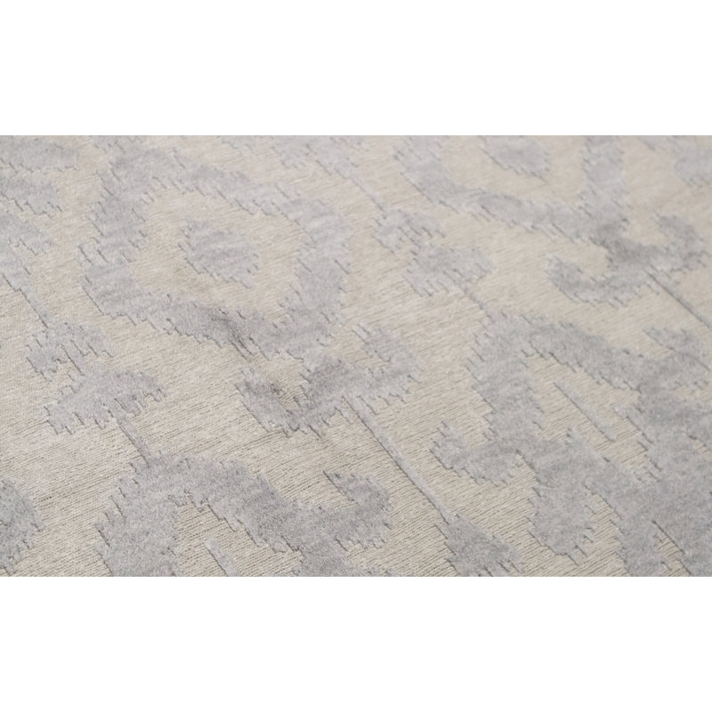 Wool Ikat Area Rug in Light Gray/Beige