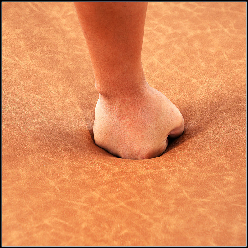 Repose-pieds multifonctionnel en cuir de polyuréthane avec pieds en bois massif, durable et facile à nettoyer pour les espaces de vie modernes
