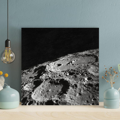 Photo de la surface de la lune - Reproduction d'art graphique carré sur toile tendue 1 pièce