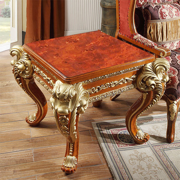 Table de bout cerise et or métallique sculptée à la main avec pieds courbés