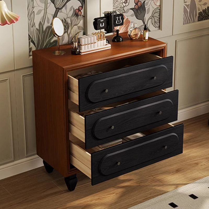 Coffre d'appoint en bois massif exquis simple.