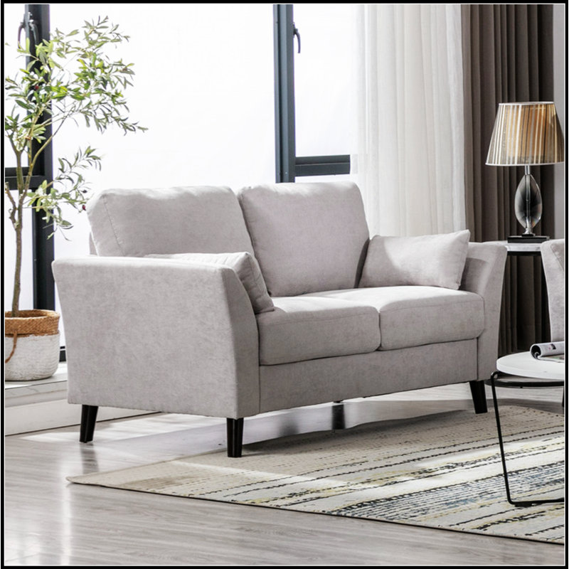 Causeuse Damian en tissu tissé gris clair avec sièges à ressorts ensachés confortables et pieds en bois massif classiques, parfaits pour la vie moderne.