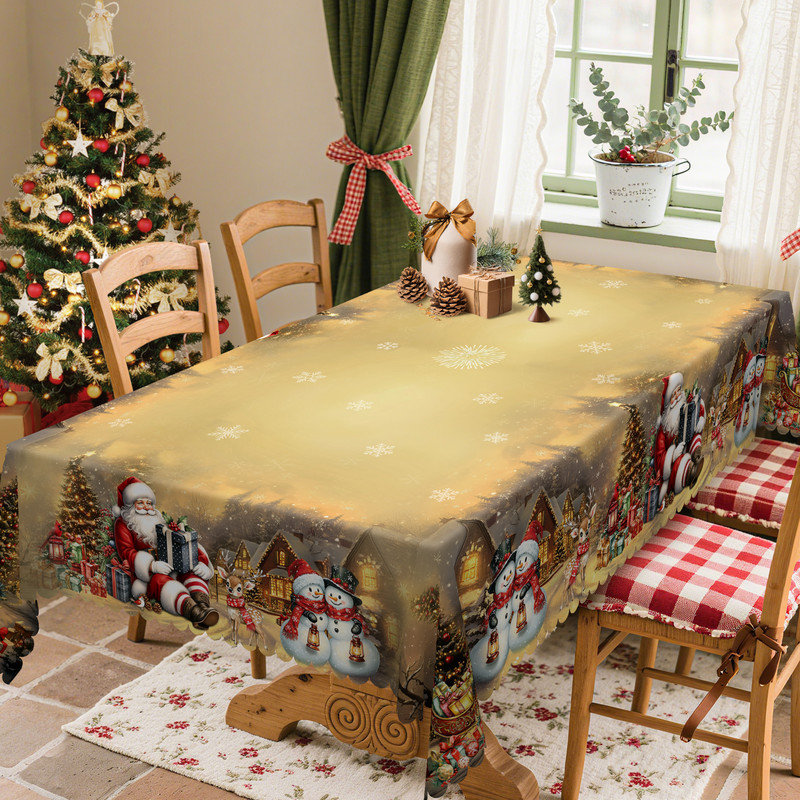 Nappe beige en polyester à motif de père Noël, L 70,8 po x l 55,12 po