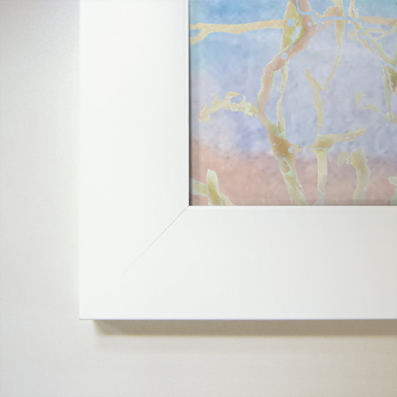 «Pearl Shell Medley I», reproduction de peinture acrylique, H 37,5 po x l 37,5 po x P 1 po, Cadre blanc