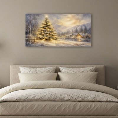 Tableau sur toile représentant un sapin de Noël enneigé, un village chaleureux et une montagne hivernale (aquarelle). Décoration murale idéale pour le salon, la salle de bain, la chambre à coucher ou le bureau. Dimensions : 51 cm (H) x 102 cm (L). Prêt à accrocher.
