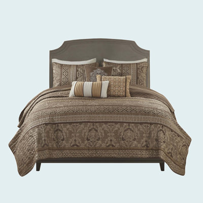6 Piece Jacquard Quilt Set With Throw Pillows Brown/Gold