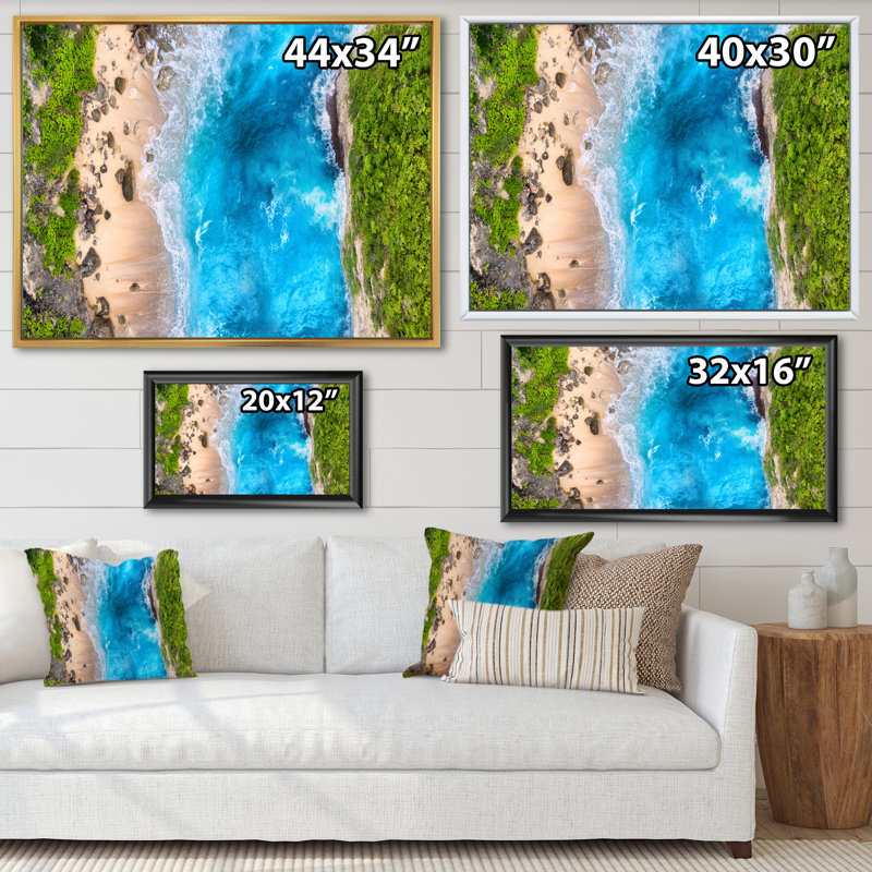 Vue aérienne de la plage tropicale turquoise II - reproduction sur toile, H 30 po x l 40 po, Toile à cadre flottant doré
