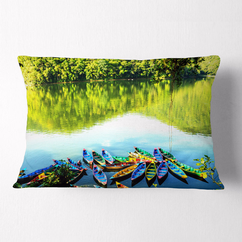 Coussin lombaires à bateau dans le lake pokhara