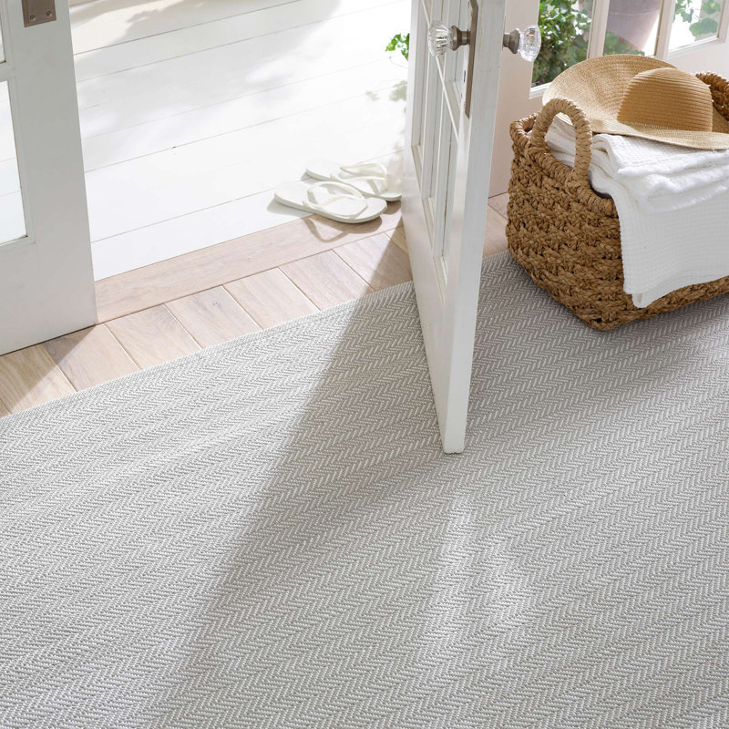 Herringbone Pearl Handwoven Indoor/Outdoor Rug, Rectangle 5' x 8', Pearl Gray/White