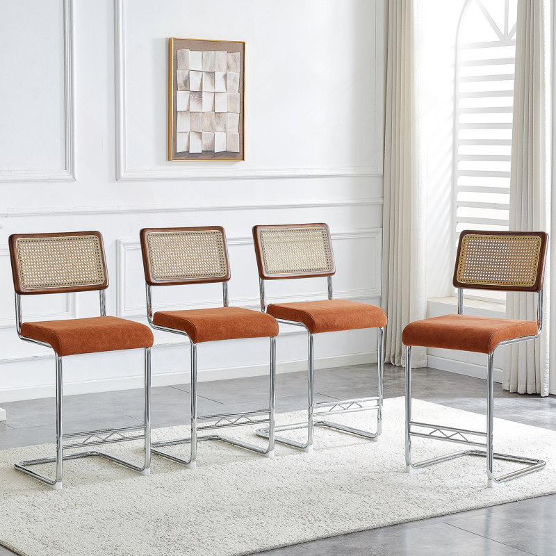 Ensemble de tabourets de bar tissés naturels 4 pièces avec dossier en bois massif Tabouret de comptoir de style médiéval moderne de 25 pouces avec pieds en métal chromé.