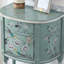 Armoire demi-lune avec décorations peintes à la main