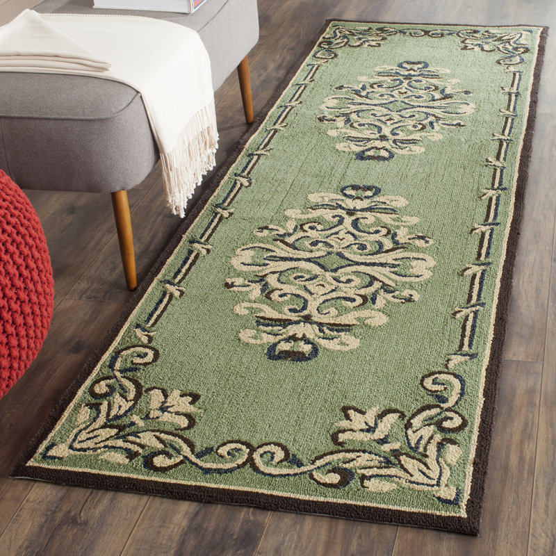 Tapis intérieur / extérieur vert crocheté à la main à motif oriental Orr, Tapis de couloir beige
