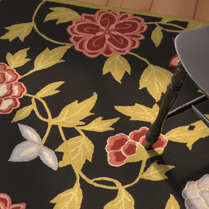 Jonsson Hand Hooked Wool Pile Floral Rug, Rectangle 8' x 10'