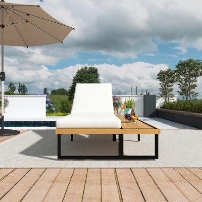 Chaise longue d'extérieur avec dossier réglable à 5 positions, inclinable avec coussin gris, chaise longue avec table d'appoint en bois d'acacia, structure en fer robuste pour la piscine, le jardin et la cour