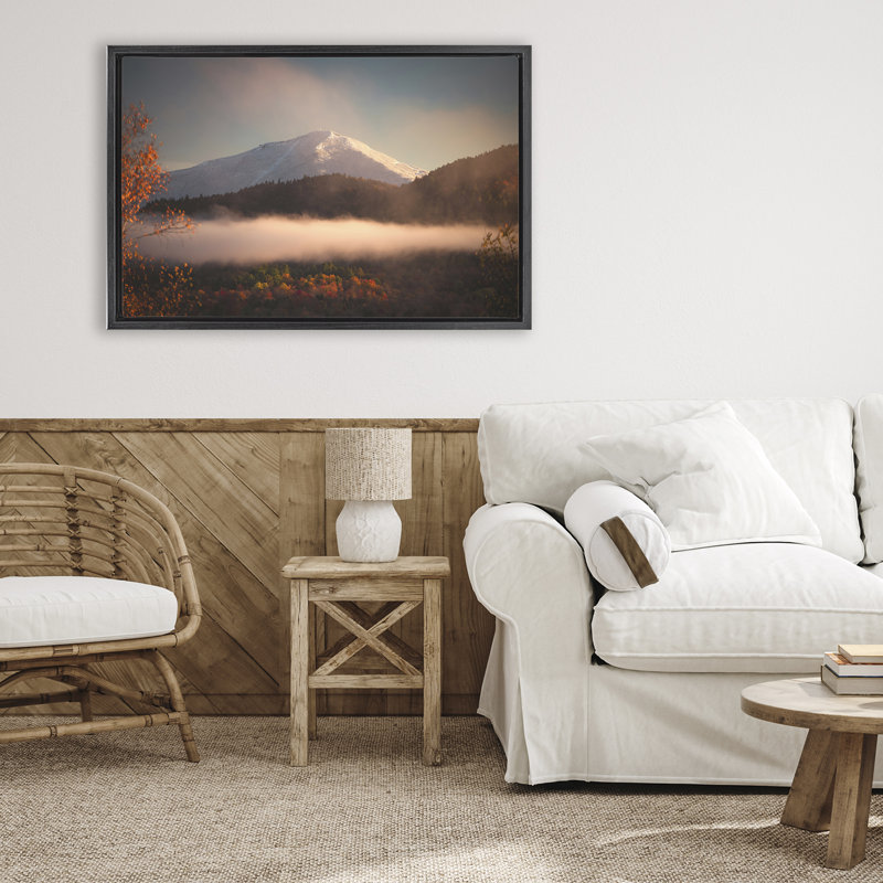 Cadre flottant avec feuillage d'automne et sommet de montagne enneigée, design Jonathan Zaha, Cadre flottant noir de jais