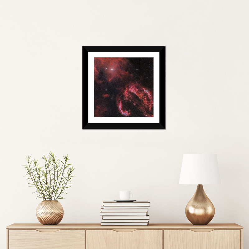 «The Veil Nebula In The Constellation Cygnus Glows Red» par John Davis, impression sur toile tendue, Papier avec cadre noir