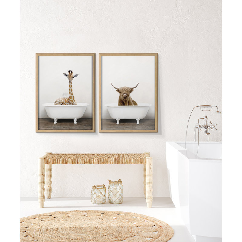 «Highland Cow in Tub Color» par Amy Peterson, art mural en verre encadré, Naturel