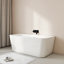 Baignoire autoportante en acrylique HIGEINE de 55 po, baignoire profonde, baignoire dos à mur moderne avec drain central et trop-plein intégrés-135939197