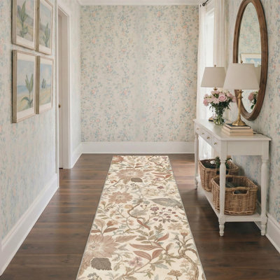 Tapis d'intérieur lavable à la machine à motif floral beige avec envers antidérapant Clermont Veridian