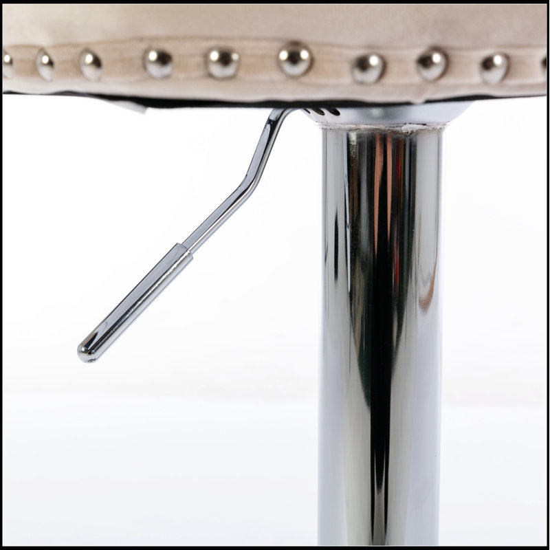 Tabourets de bar pivotants en velours avec hauteur de siège réglable, conception ergonomique et base chromée pour les bars modernes