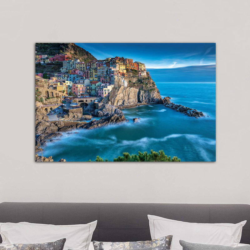 «Manarola Italy Memories» par Marco Carmassi - reproduction de photo, H 26 po x l 40 po x 1,5 po, Toile tendue