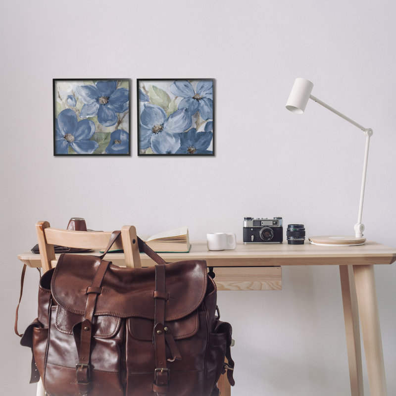 "Blue Blooming Petals", ensemble de 2 giclées par Lanie Loreth, H 12 po x l 12 po, Giclée encadrée noir minuit