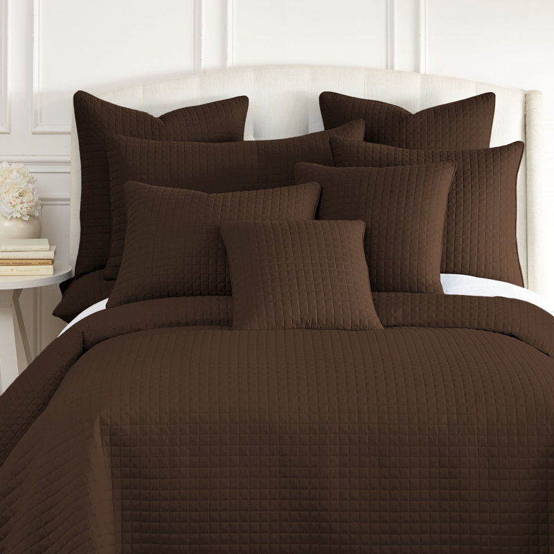 Ensemble de 2 taies décoratives matelassées à motif carré en microfibre brossé à double bordure avec bords passepoilés Southshore Fine Linens, brun, 20 po x 36 po, brun