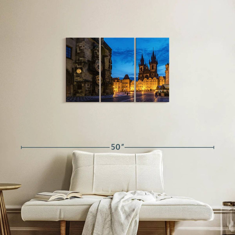 Sirci, place de la ville de Prague la nuit, H 20 po x l 33 po