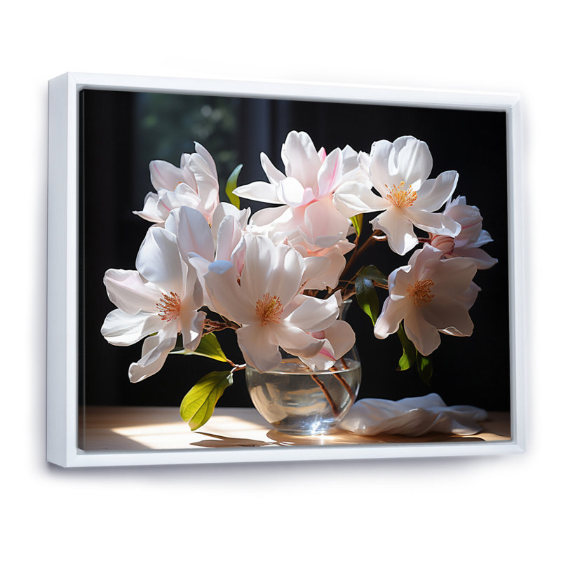 Champ de magnolia blanc et jaune II sur toile, H 12 po x l 20 po x P 1 po, Cadre flottant blanc