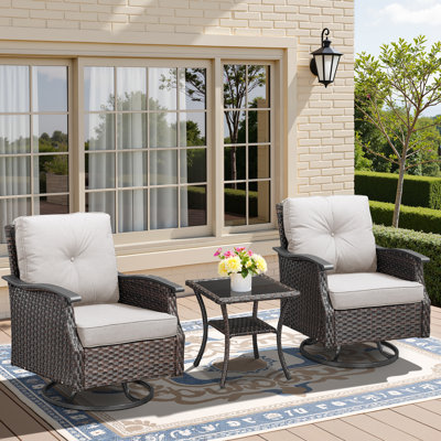 Ensemble de meubles de patio 3 pièces, ensemble de 2 chaises berçantes pivotantes pour l'extérieur avec table d'appoint, chaise berçante de patio en osier avec accoudoirs en métal robuste