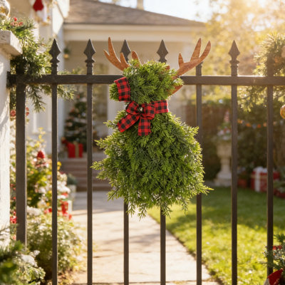 Cintre de porte de renne de Noël avec branches de pin 53 * 30cm / 20,87 * 11,81in - Décoration de Noël rustique en bois et PVC avec silhouette de cerf 3D