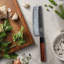 MITSUMOTO SAKARI Couteau de cuisine japonais en acier inoxydable à haute teneur en carbone 7 po Nakiri