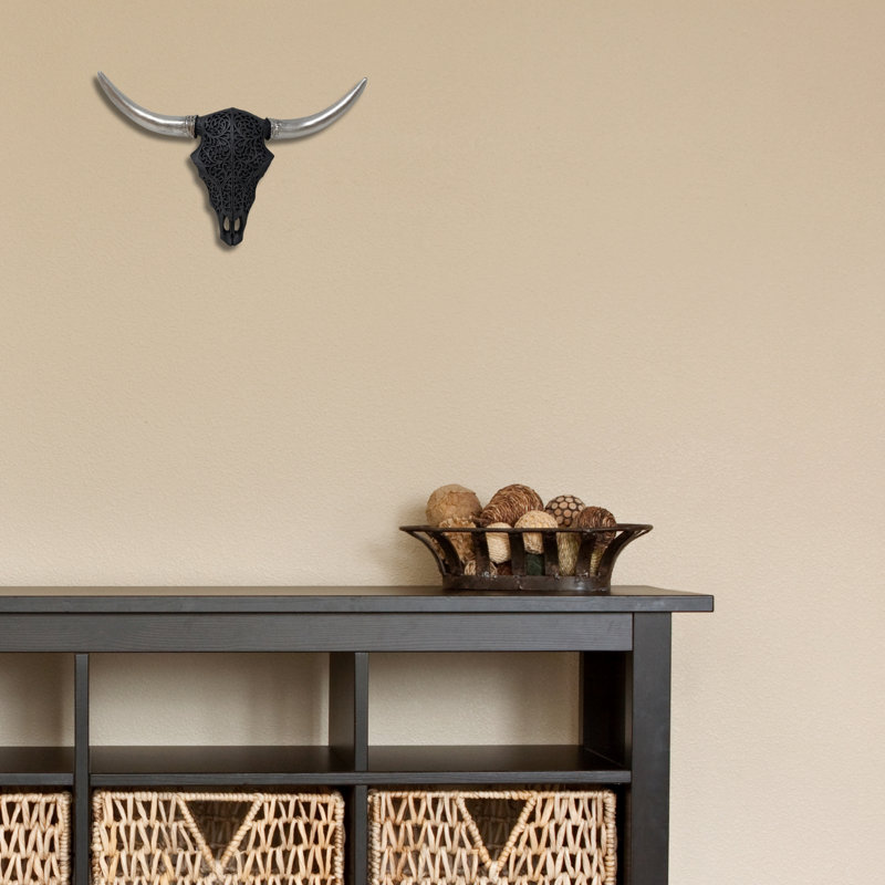 Sculpture en résine rustique de style sud-ouest de style tribal Bull