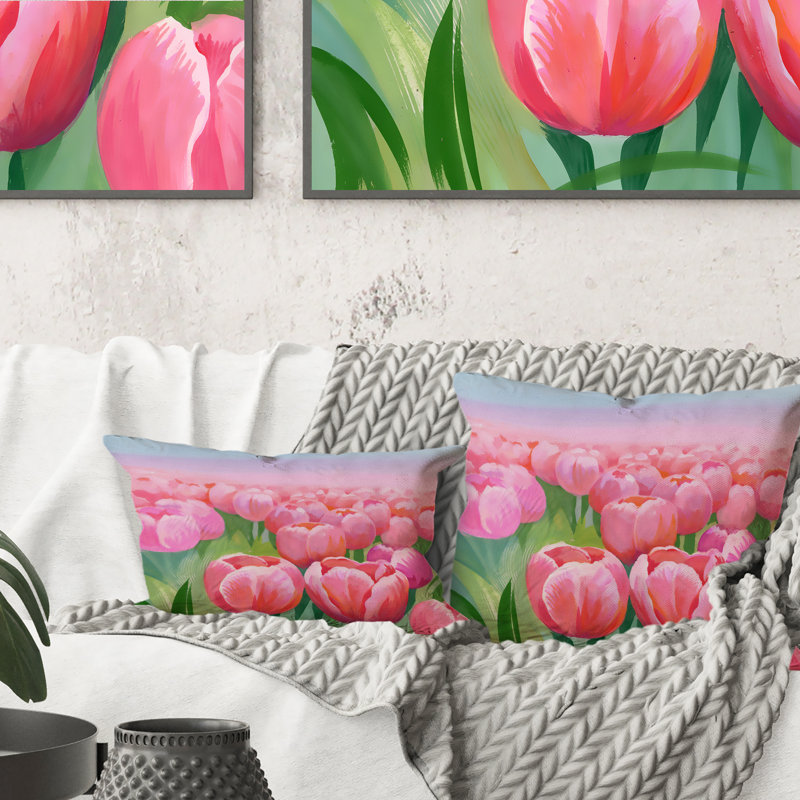 Champ de tulipes roses dans le champ - Coussin décoratif imprimé traditionnel, 16 po x 16 po