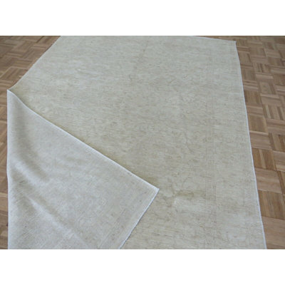 Tapis décoratif en laine de conception unique 5 pi 11 po x 8 pi 11 po Ezrah Ivoire noué à la main