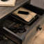 Table d'appoint, finition brune