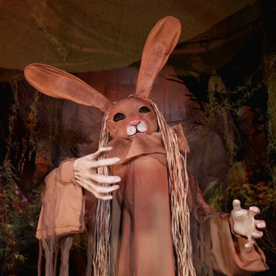 Lapin animé d'Halloween 5 pi 7 po Haunted Hill Farm Animatronic avec corps en mouvement et yeux rouges