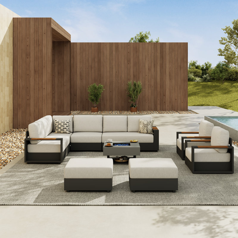 Ensemble de conversation modulaire pour l'extérieur avec canapé Wallie, Yes, 6 Pcs: Table, Sectional, 2 Armchairs, 2 Ottomans