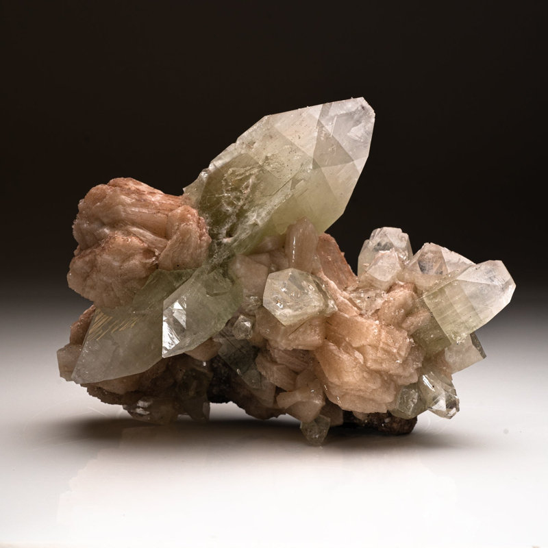 Vert apophyllite avec stilbite de Jalgaon, Maharashtra, Inde