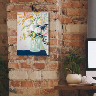 «Marine Vase Floral» par Jenny Westenhofer, art mural sur toile, 40 po x 54 po