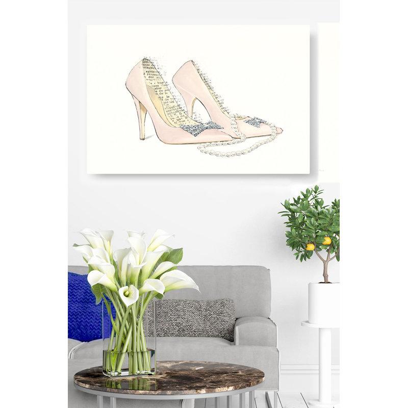 Chaussures à talons hauts classiques sur fond blanc classique chic rétro, H 24 po x l 36 po x P 1,5 po