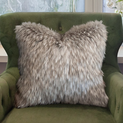 Ensemble de coussins décoratifs en fausse fourrure Thomas Collection® Misty Mountain Wolf