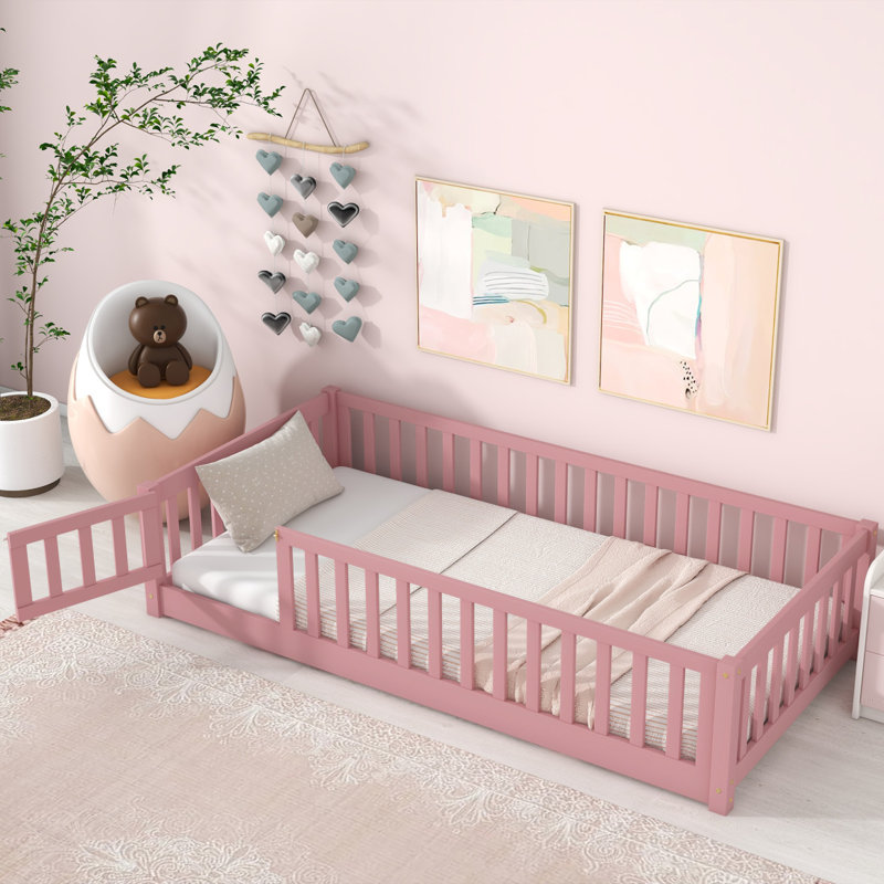 Lit plateforme simple avec clôture et porte, rose