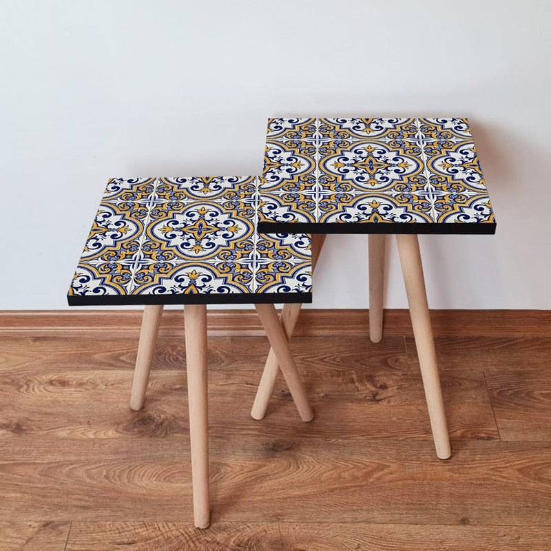 Ensemble de 2 tables gigognes à motif géométrique, bleu marine et jaune, 13,8 po x 18,5 po x 13,8 po et 13,8 po x 16,5 po x 13,8 po | 100% panneau de fibres à densité moyenne avec pieds en bois de hêtre | Élégant et fonctionnel pour le salon et la décoration intérieure