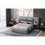 Grand lit tapissier en velours gris avec prises de courant et rangement électrique pratique
