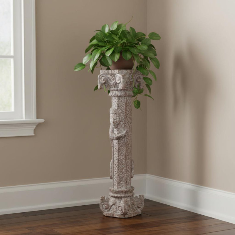 Figurines & Sculptures