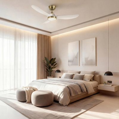 Ventilateur de plafond moderne de 42 po avec lumière et télécommande, moteur à courant continu réversible à haut débit d'air, mémoire DEL à 3 couleurs, ventilateur de plafond doré avec pales blanches
