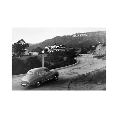 Voiture des années 1950, Austin conduisant les Hollywood Hills avec Hollywood, Los Angeles, CA, États-Unis