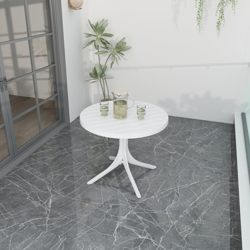 Table de salle à manger ronde en plastique avec pieds robustes